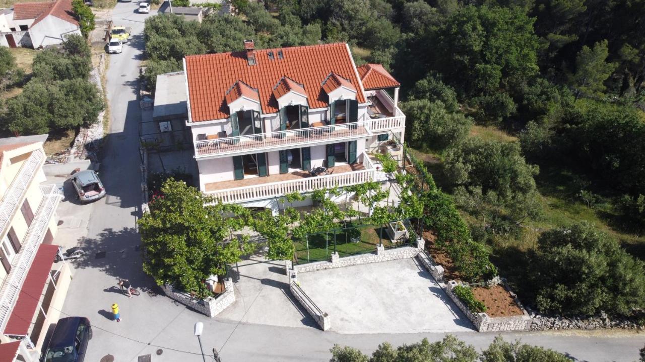 Apartments Kola Banići Buitenkant foto