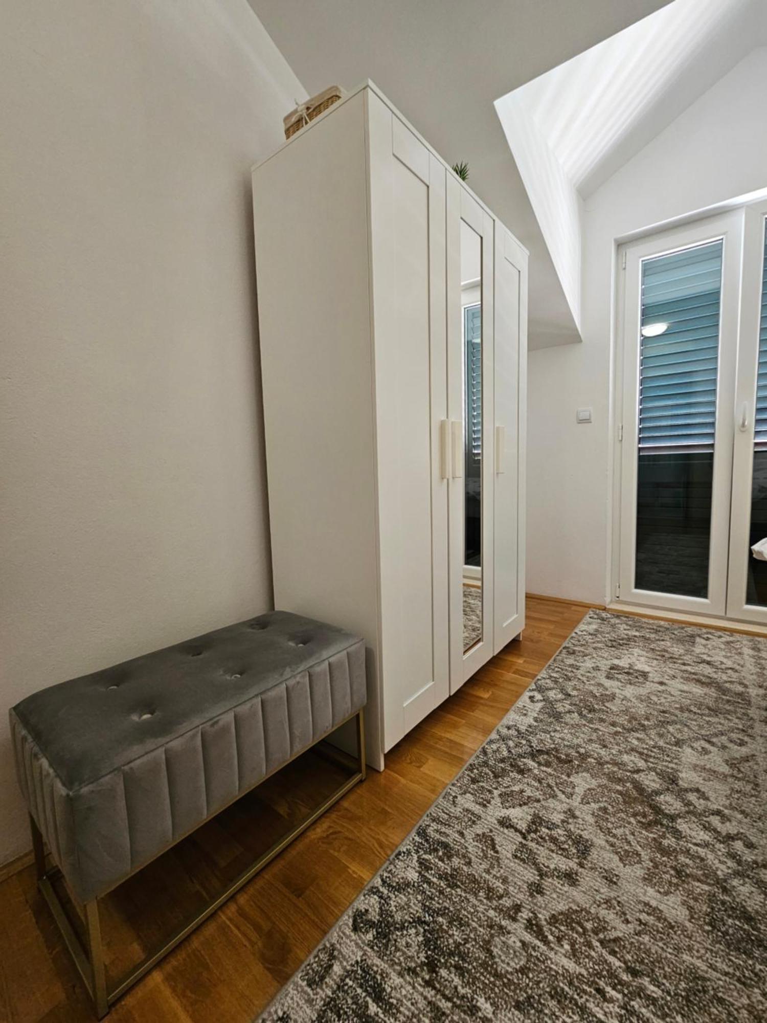 Apartments Kola Banići Buitenkant foto